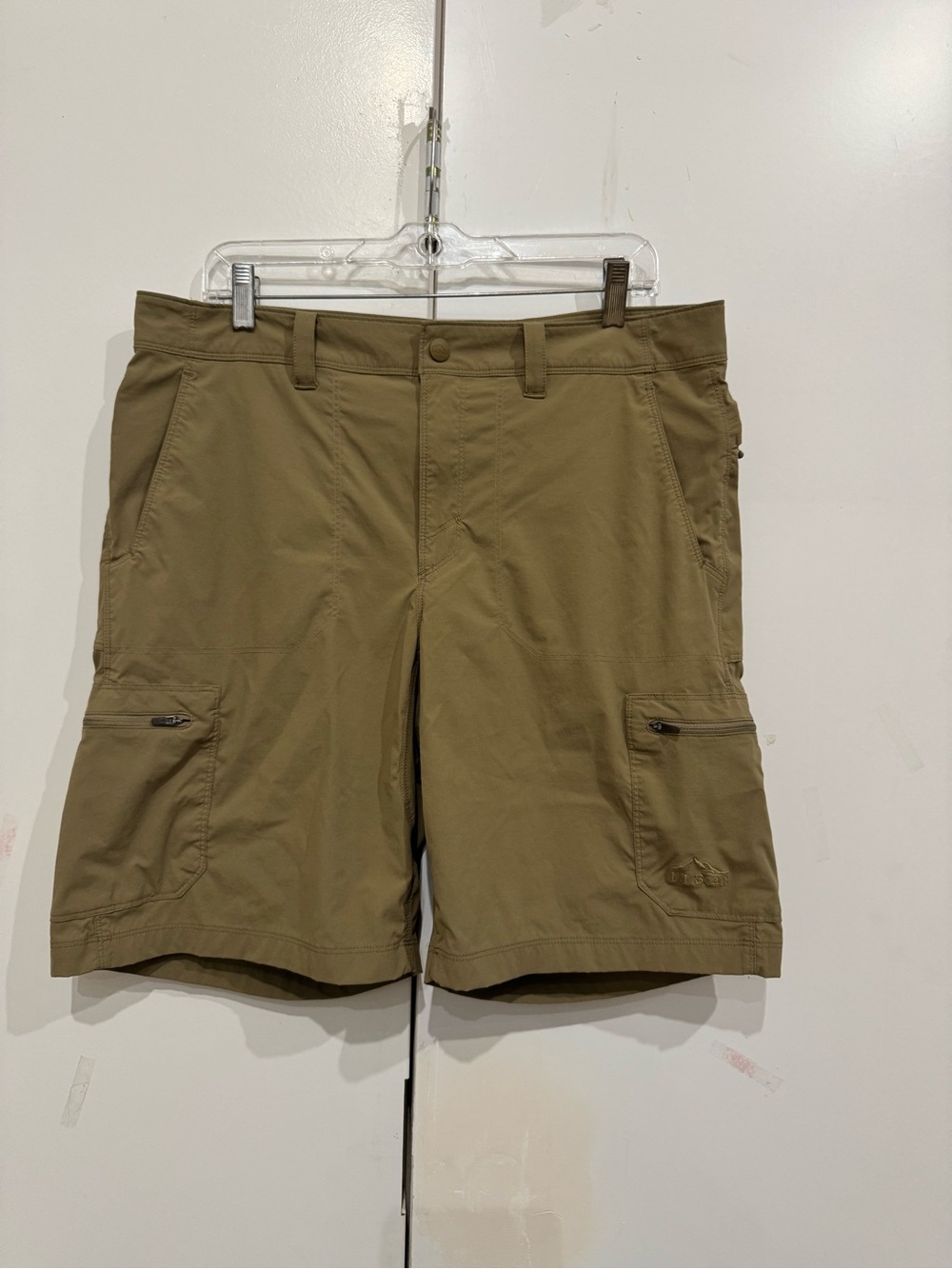 L.L. Bean Men's Cargo Shorts in Khaki Olive 35W 10” inseam 506424